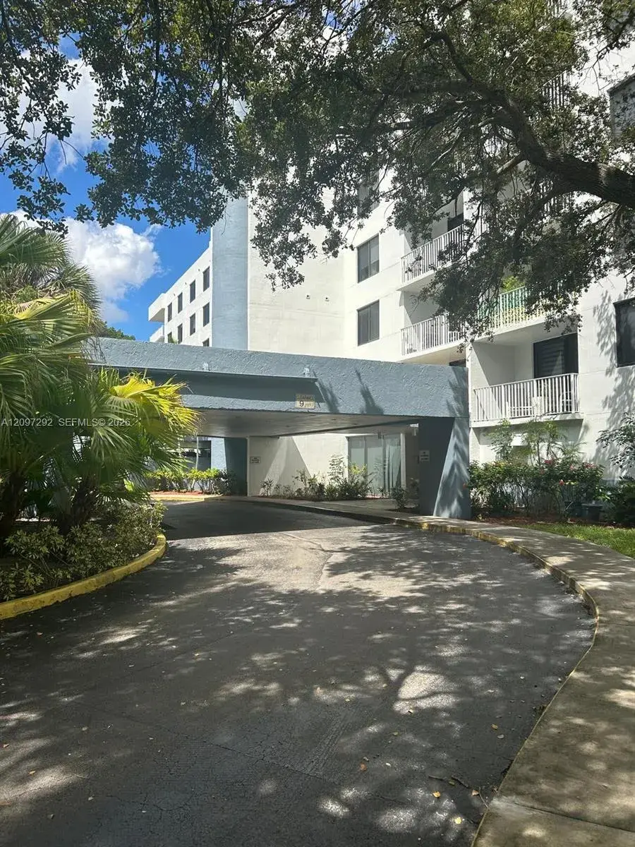 2 bedroom 2 bath Residential Lease for rent at 901 Hillcrest Dr # 315, Hollywood FL 33021