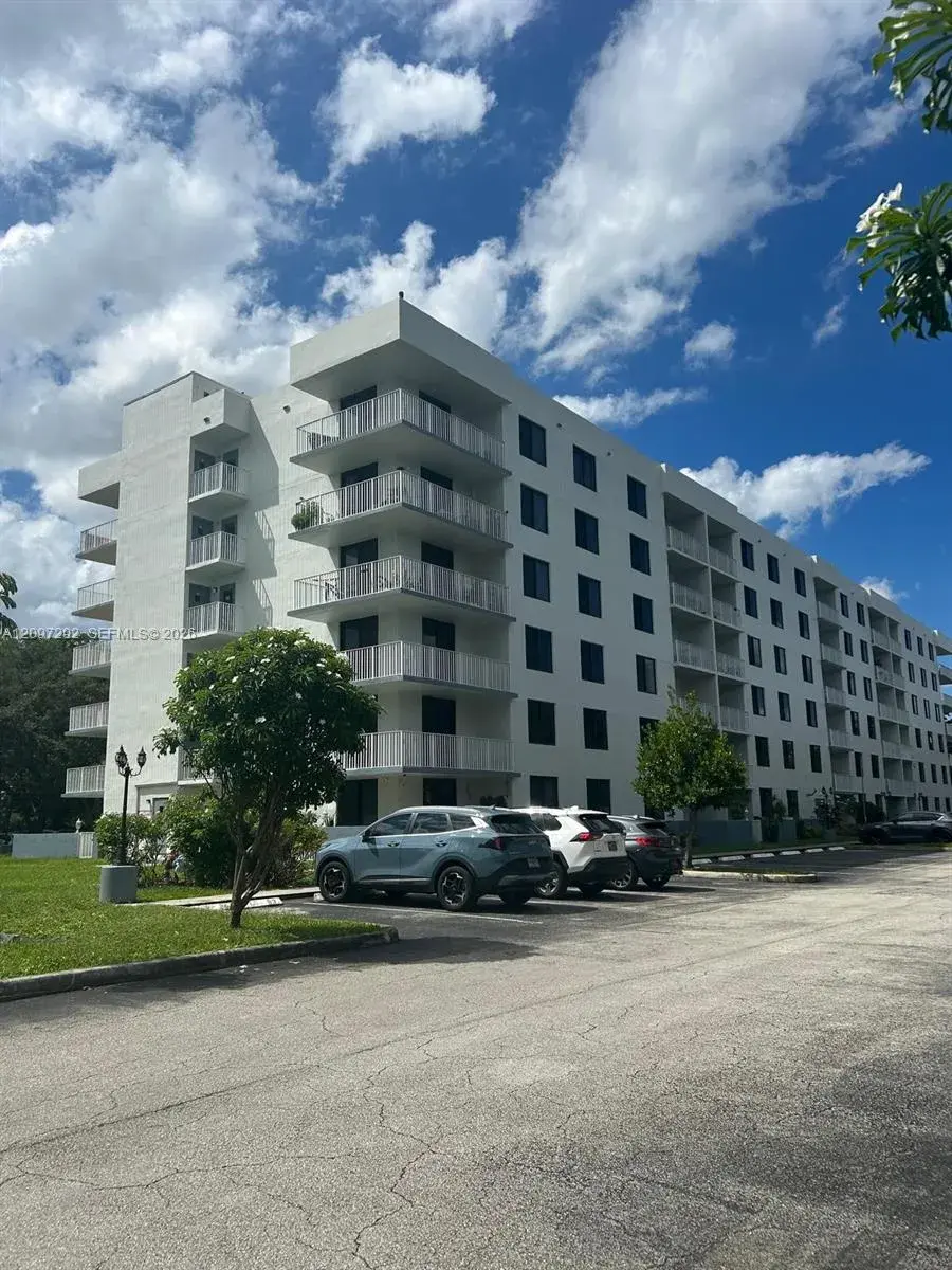 901 Hillcrest Dr # 315, Hollywood FL 33021