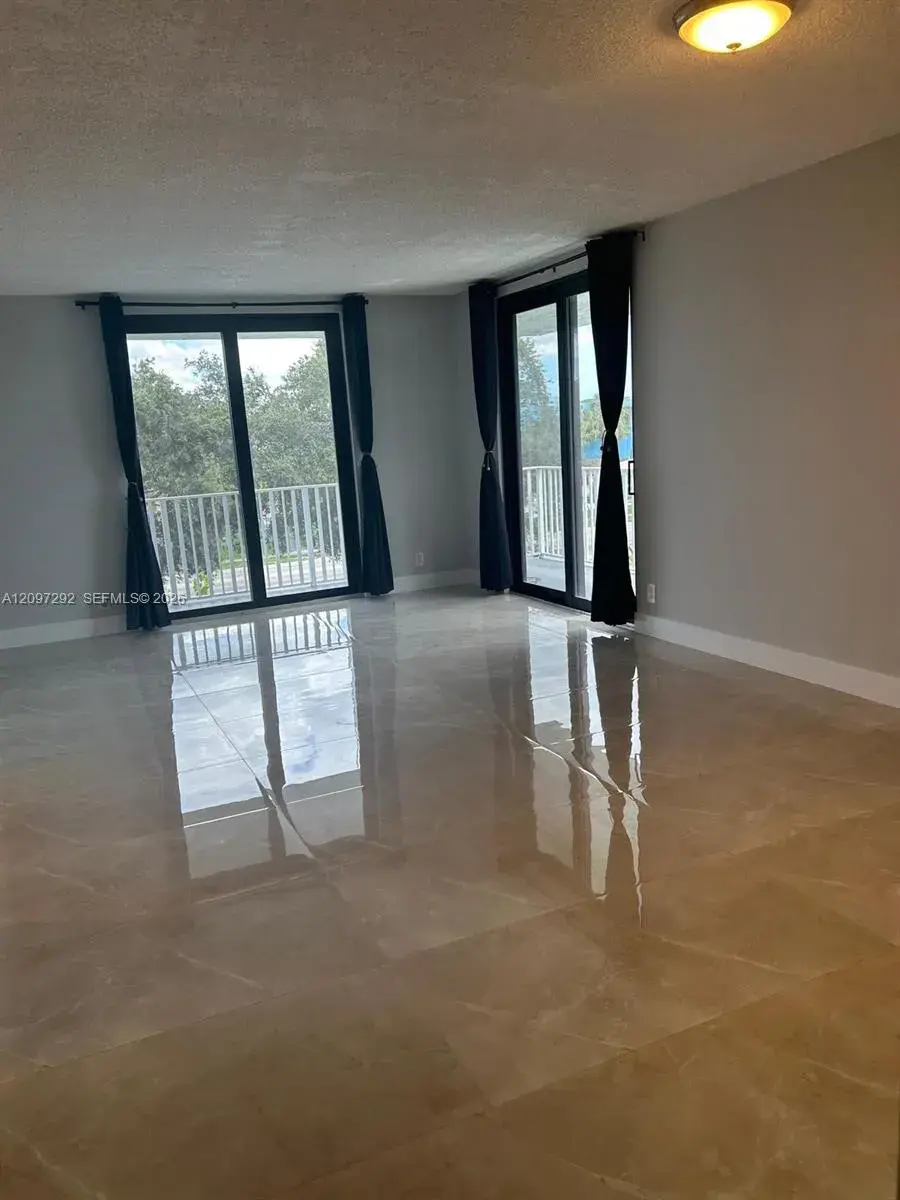 901 Hillcrest Dr # 315, Hollywood FL 33021
