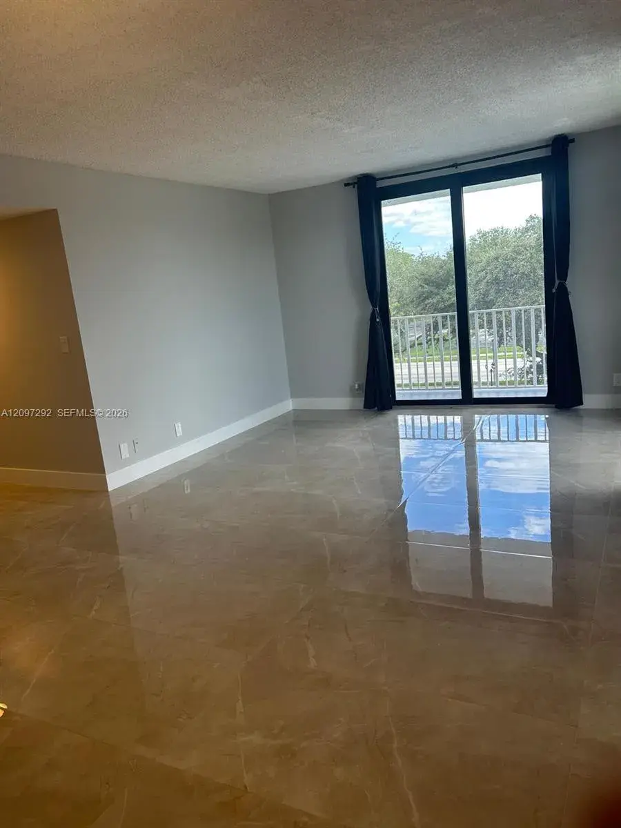 901 Hillcrest Dr # 315, Hollywood FL 33021