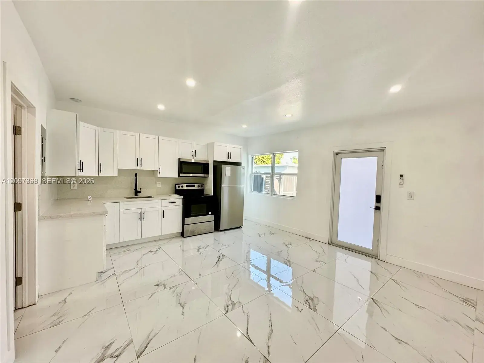 1 bedroom 1 bath Residential Lease for rent at 1700 Thomas St # 1, Hollywood FL 33020