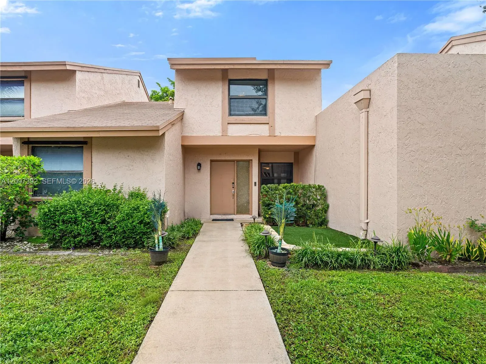 3 bedroom 2 bath Residential for sale at 16 Chestnut Cir, Cooper City FL 33026