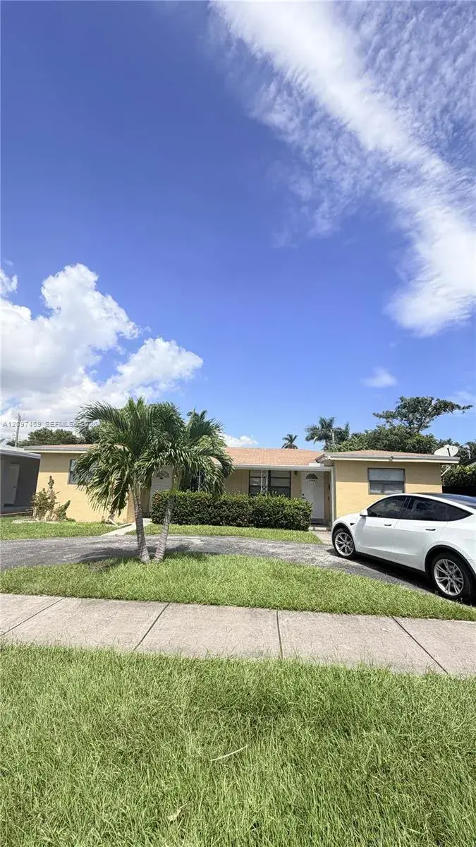 Residential Income for sale at 1009 NE 2nd St, Hallandale Beach FL 33009
