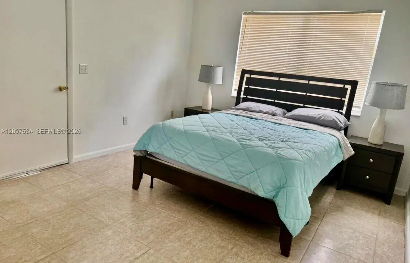 1 bedroom 1 bath Residential Lease for rent at 6505 Pines Pkwy # 2, Hollywood FL 33023