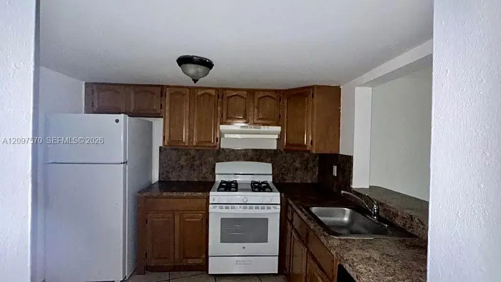 18111 NW 68th Ave # H205, Hialeah FL 33015