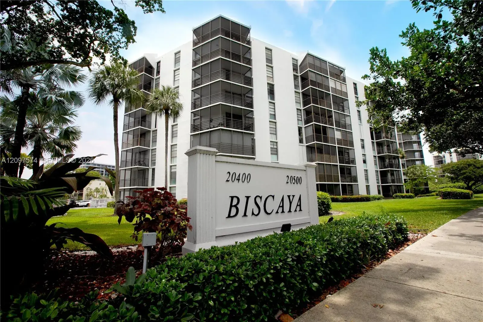 2 bedroom 2 bath Residential for sale at 20500 W Country Club Dr # 714, Aventura FL 33180