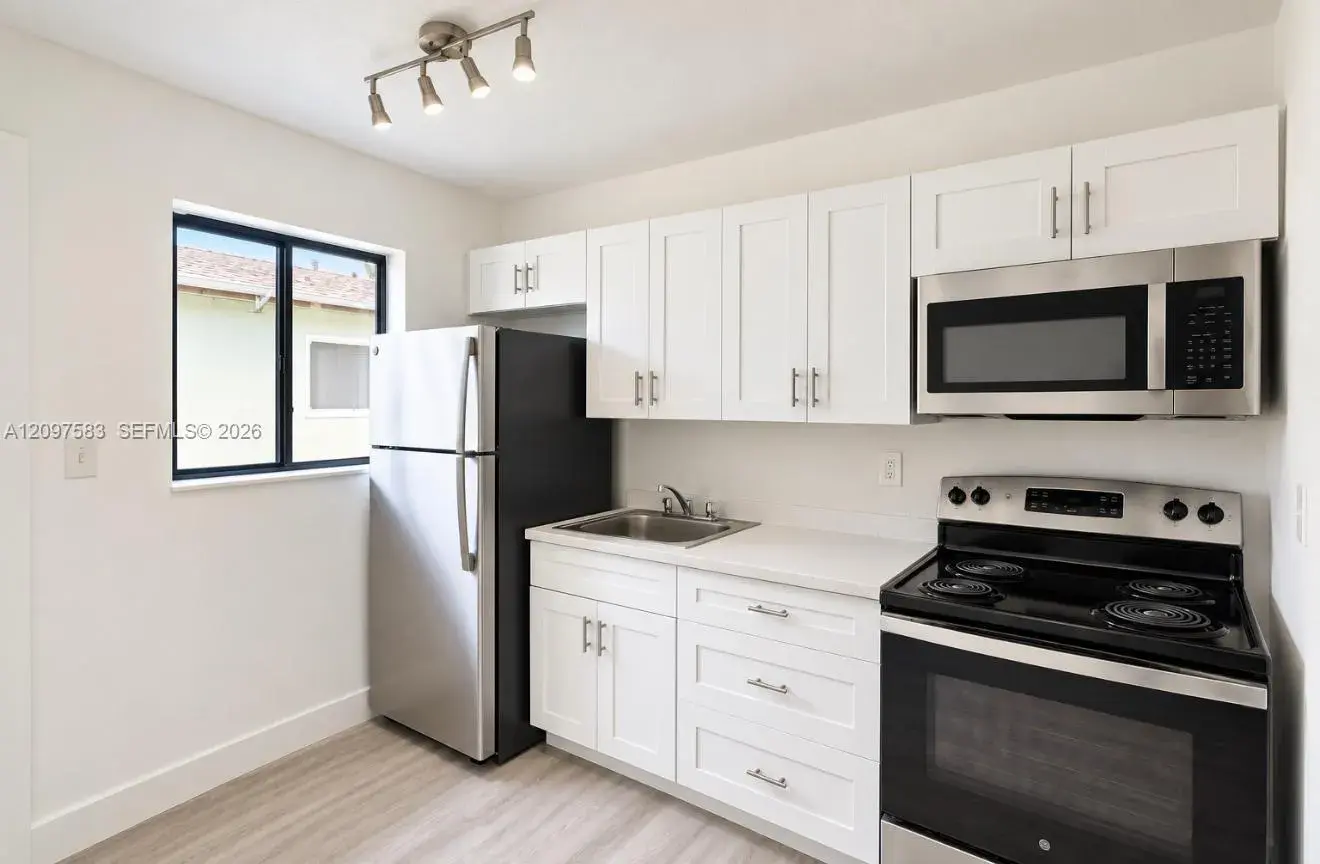 2 bedroom 1 bath Residential Lease for rent at 1949 Riverside Dr # 2, Fort Lauderdale FL 33312