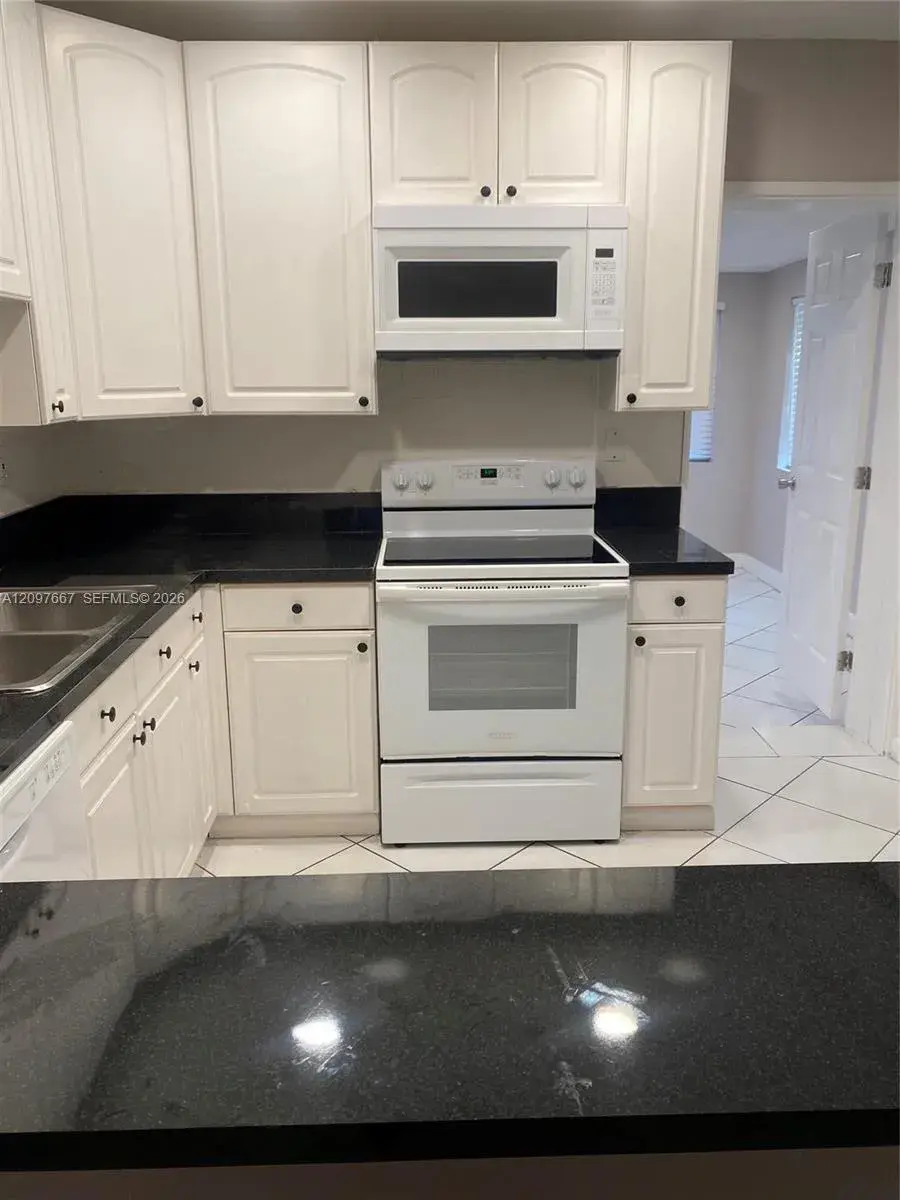 6152 SW 2nd St, Margate FL 33068