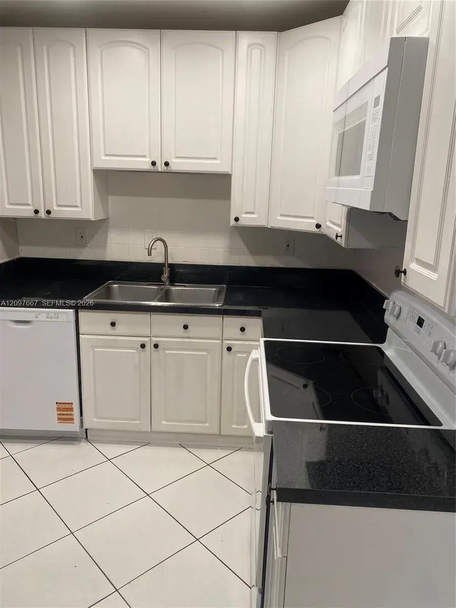 6152 SW 2nd St, Margate FL 33068
