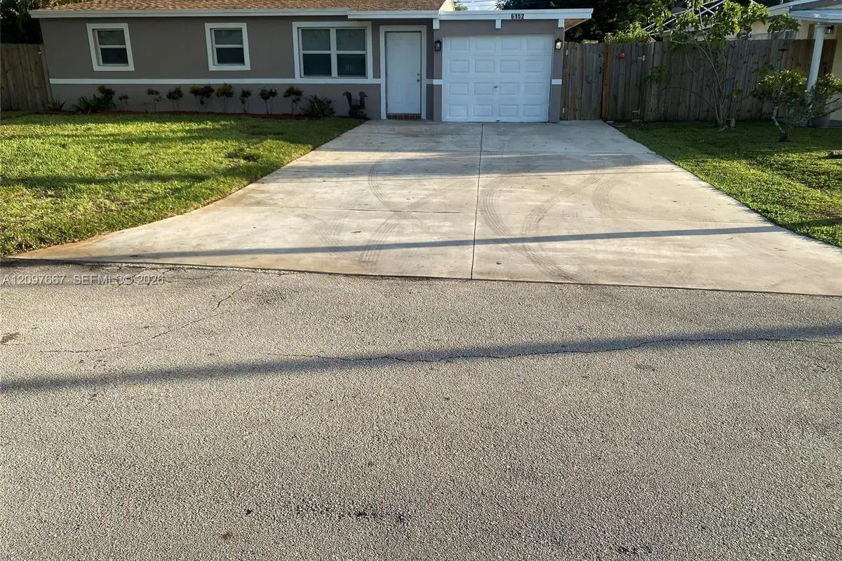 6152 SW 2nd St, Margate FL 33068