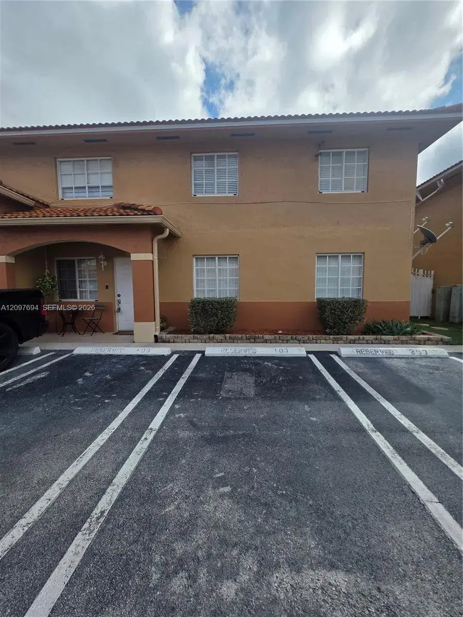 3 bedroom 2 bath Residential for sale at 2505 W 76th St # 103, Hialeah FL 33016