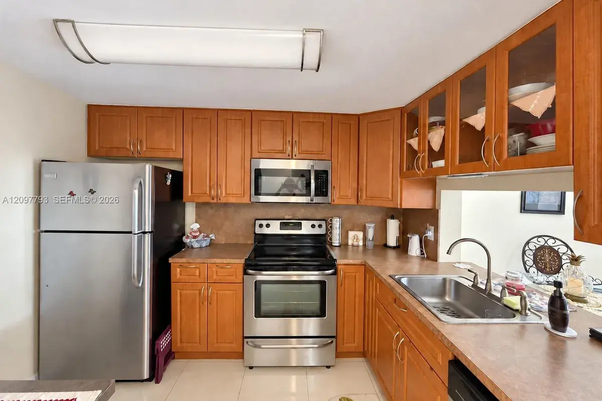 20860 San Simeon Way # 6, Miami FL 33179