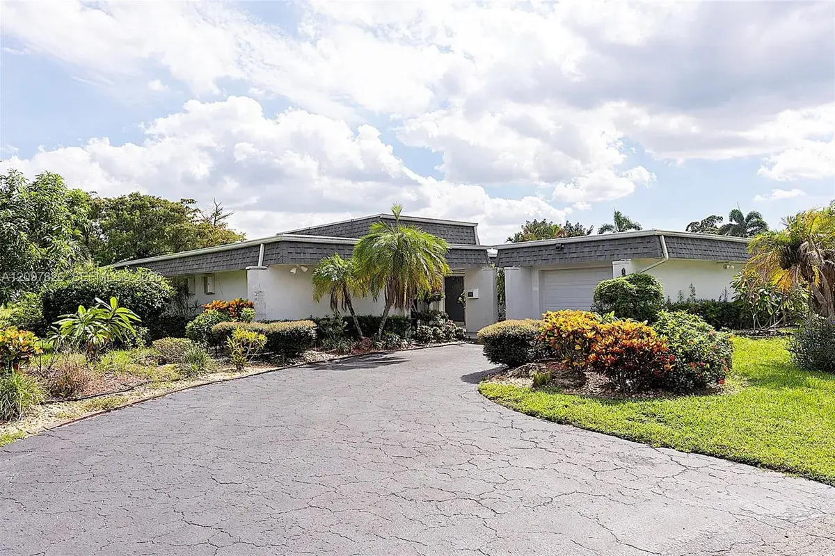 5010 Banyan Ln, Tamarac FL 33319
