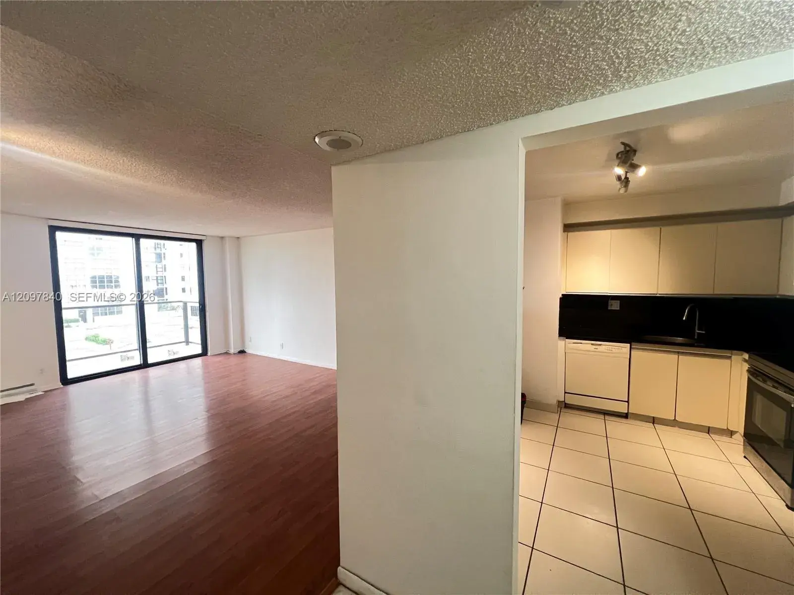 2 bedroom 2 bath Residential Lease for rent at 18151 NE 31st Ct # 504, Aventura FL 33160