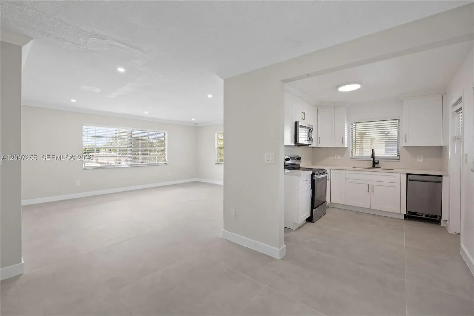 2 bedroom 2 bath Residential Lease for rent at 5141 Hollywood Blvd # 202, Hollywood FL 33021
