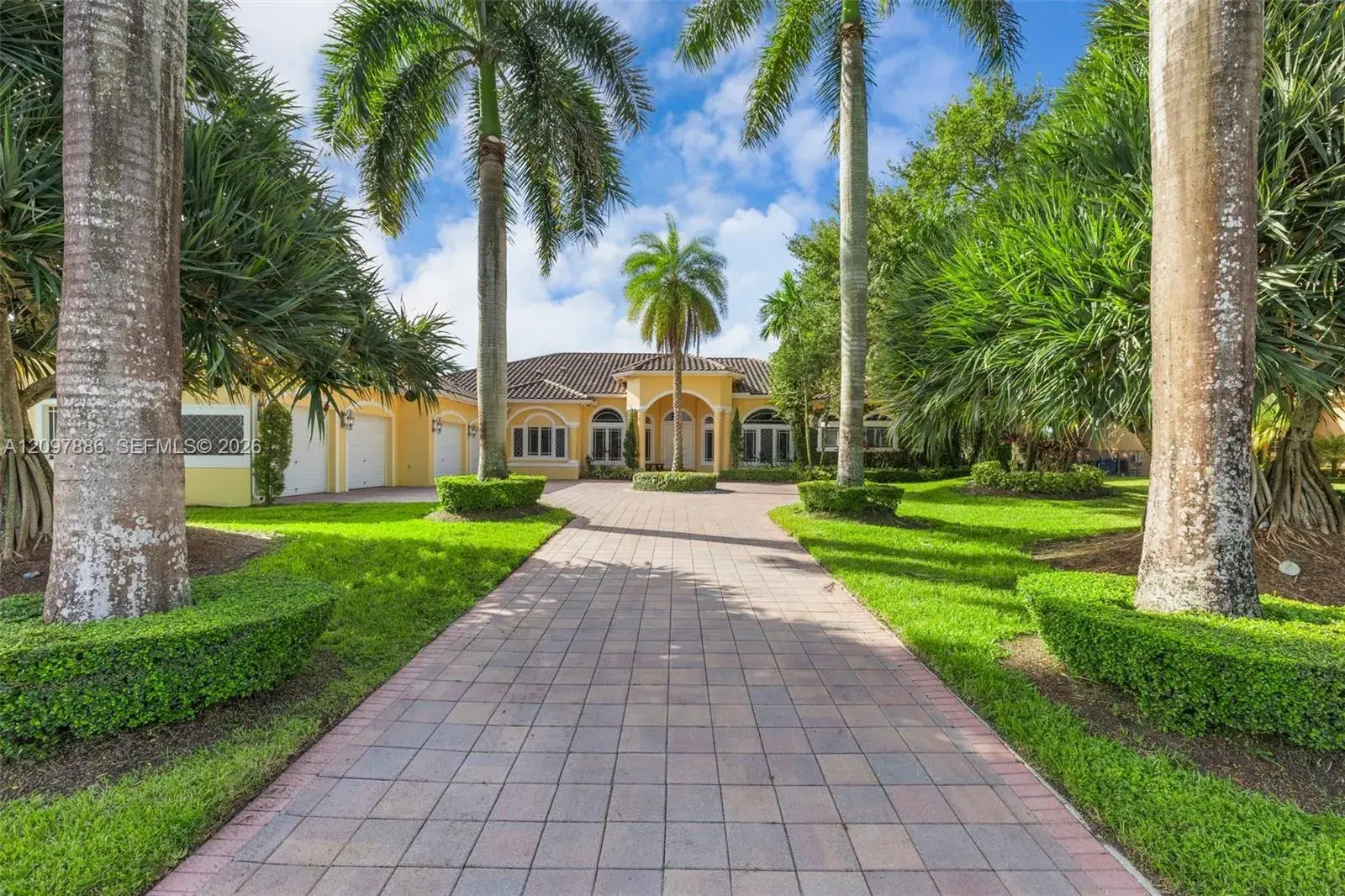 6 bedroom 5 bath Residential for sale at 10640 Pegasus St, Davie FL 33324