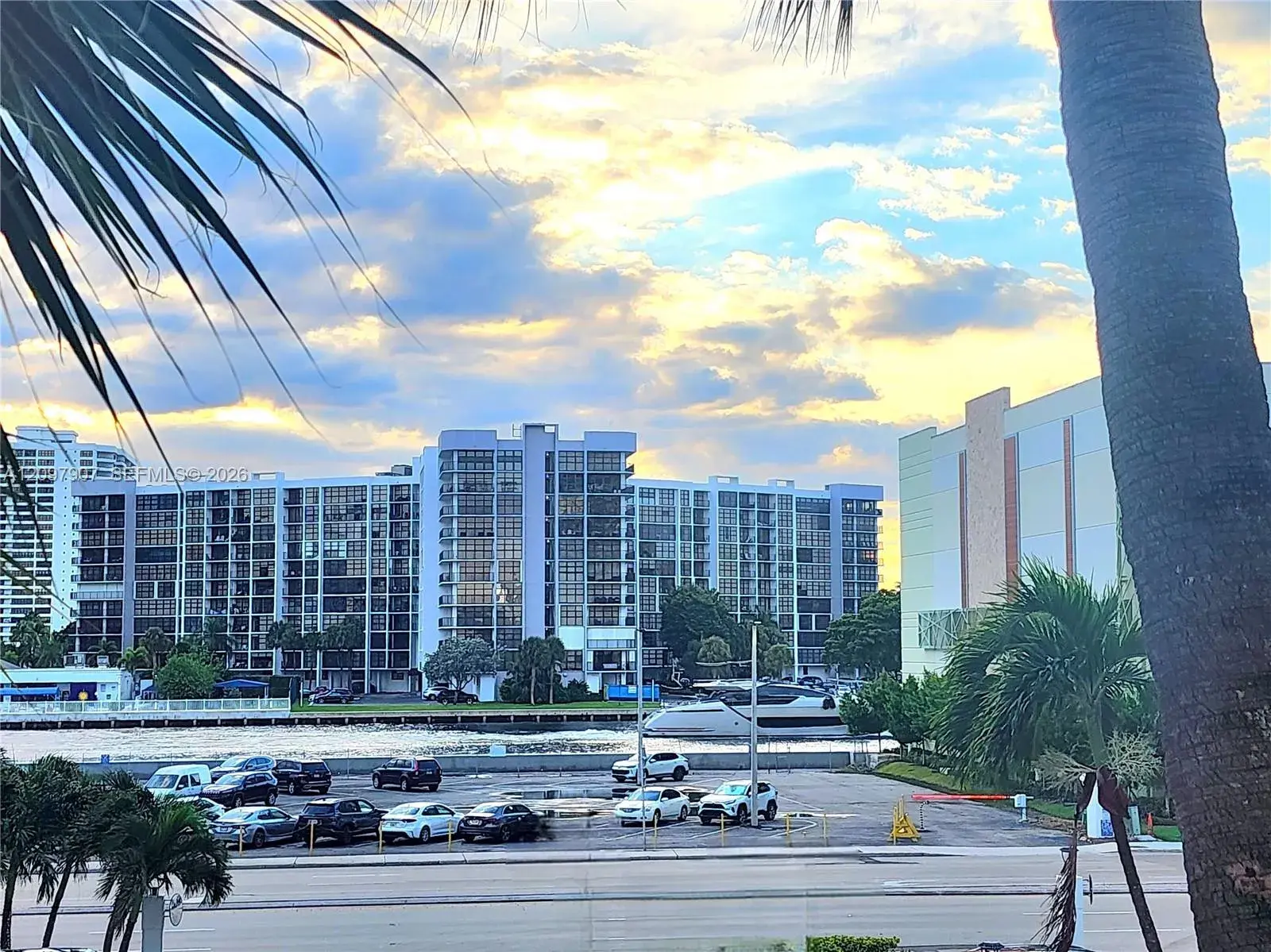 1 bedroom 1 bath Residential Lease for rent at 3505 S Ocean Dr # 204, Hollywood FL 33019
