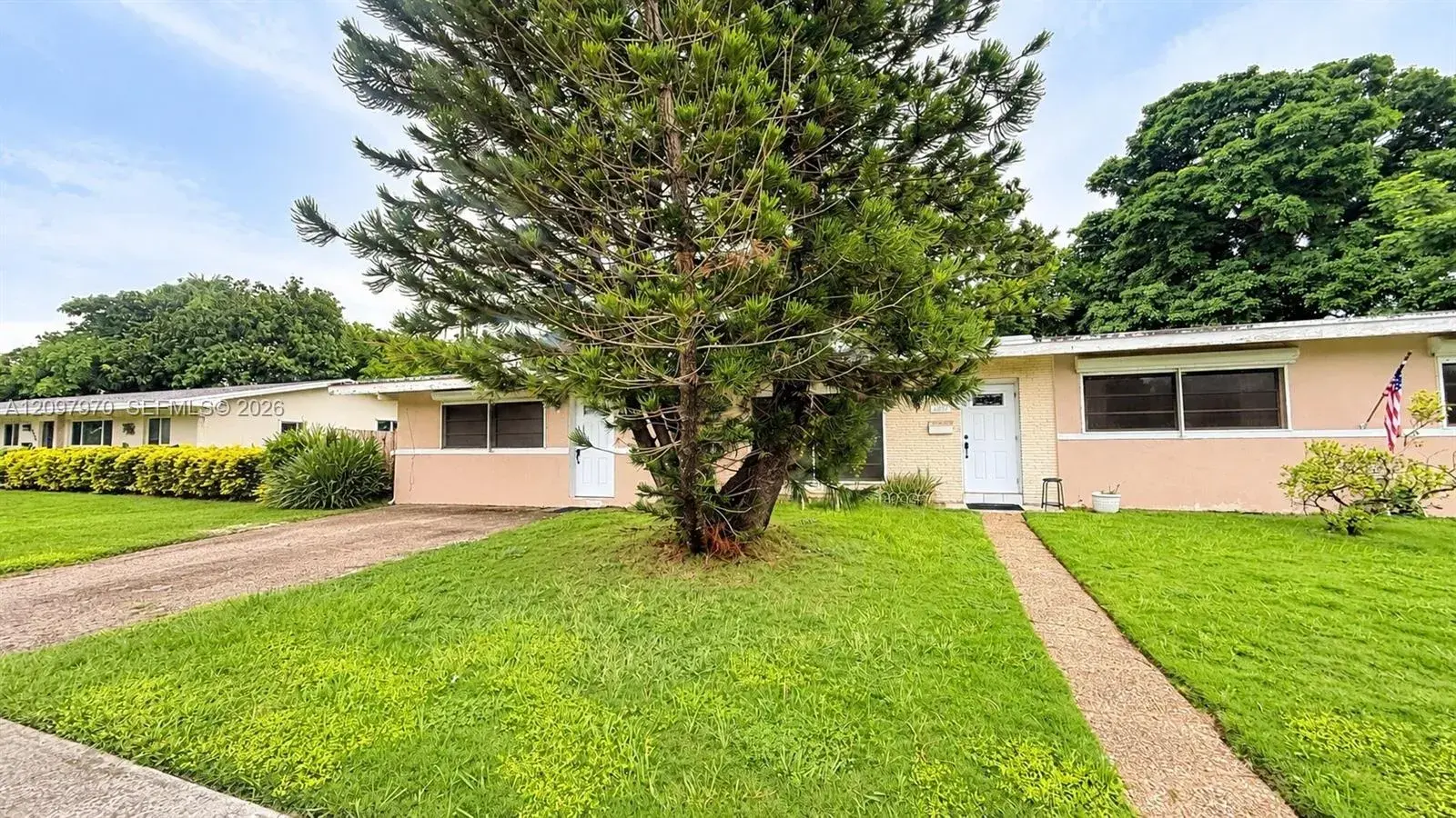 3 bedroom 2 bath Residential for sale at 9325 SW 178th Ter, Palmetto Bay FL 33157