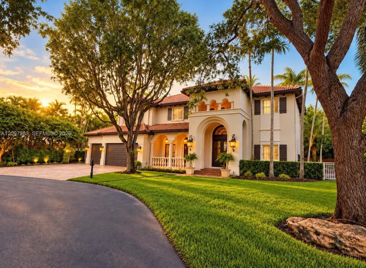 5 bedroom 6 bath Residential for sale at 17015 SW 74th Ave, Palmetto Bay FL 33157