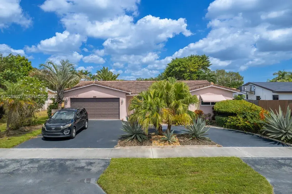 Residential Lease for rent at 5105 Johnson St # 0, Hollywood FL 33021