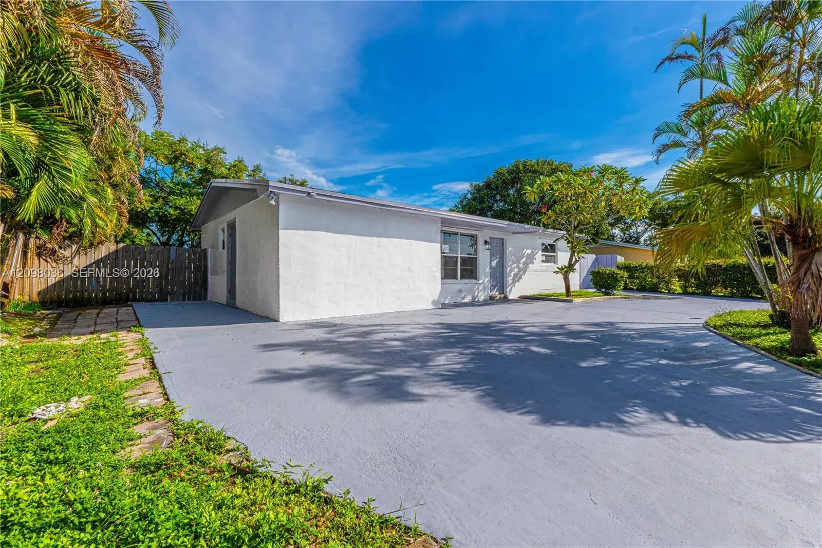 6511 Pierce St, Hollywood FL 33024
