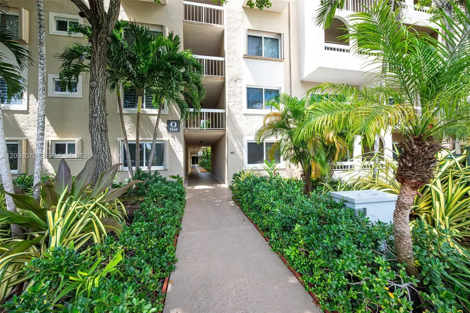 1 bedroom 1 bath Residential for sale at 7845 Camino Real # 212, Miami FL 33143