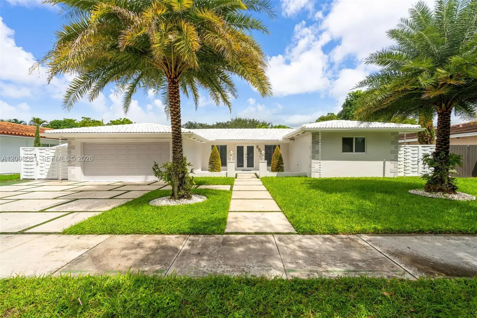 3 bedroom 2 bath Residential for sale at 6951 S Miami Lakeway S, Miami Lakes FL 33014
