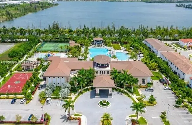 3 bedroom 2 bath Residential for sale at 10434 NW 78, Doral FL 33178