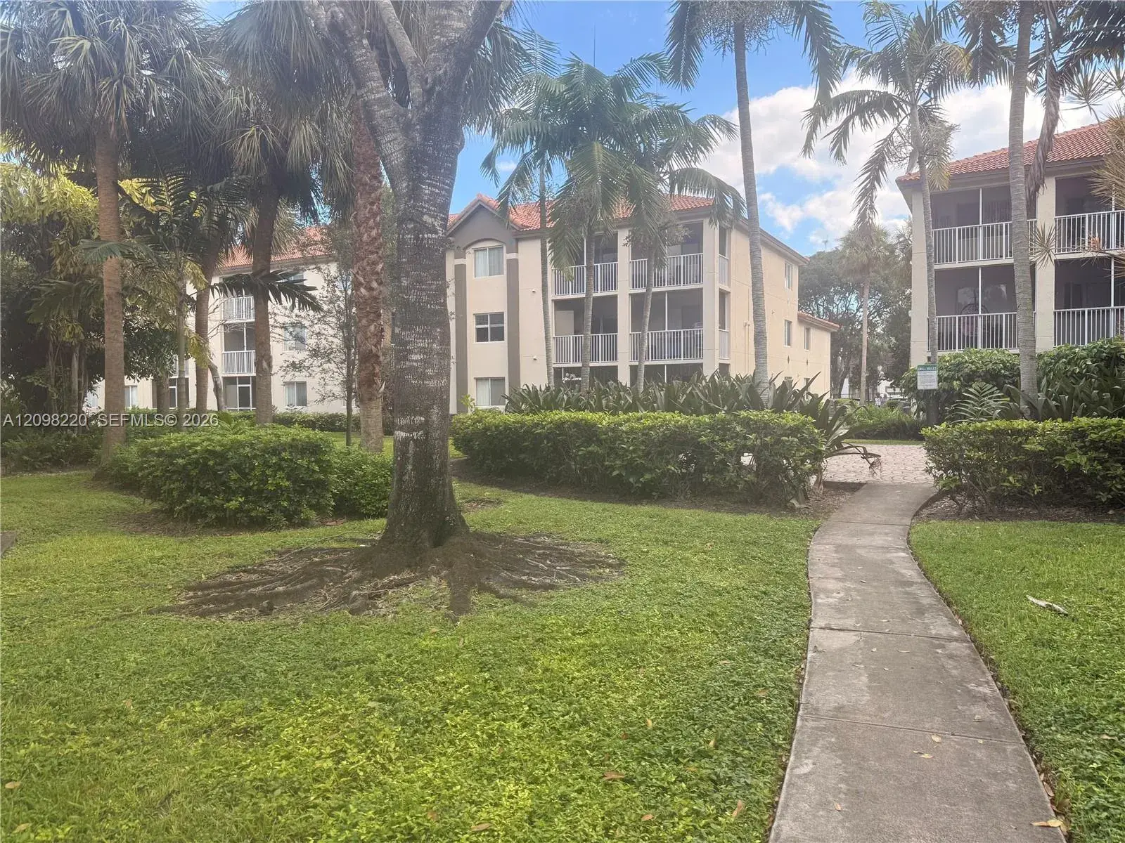 2 bedroom 2 bath Residential Lease for rent at 430 S Park Rd # 302, Hollywood FL 33021
