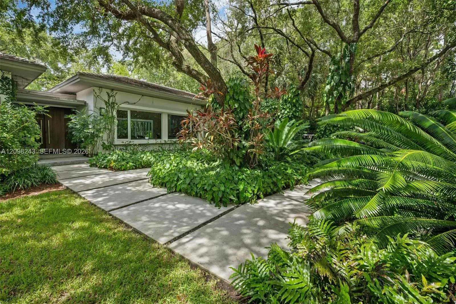 6 bedroom 5 bath Residential for sale at 6080 SW 102nd St, Pinecrest FL 33156