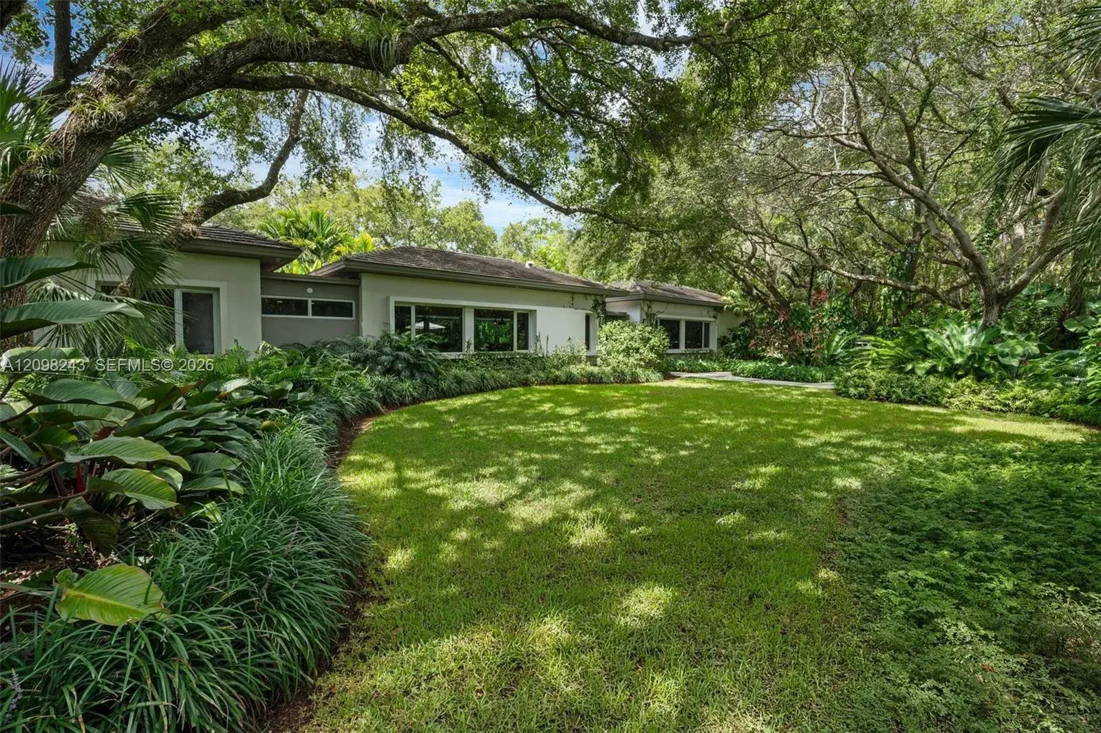 6080 SW 102nd St, Pinecrest FL 33156