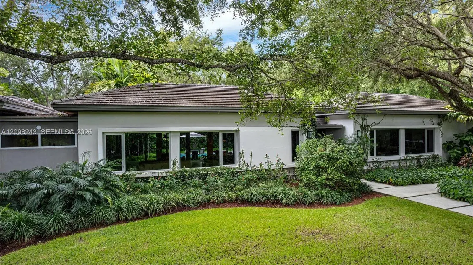 6080 SW 102nd St, Pinecrest FL 33156