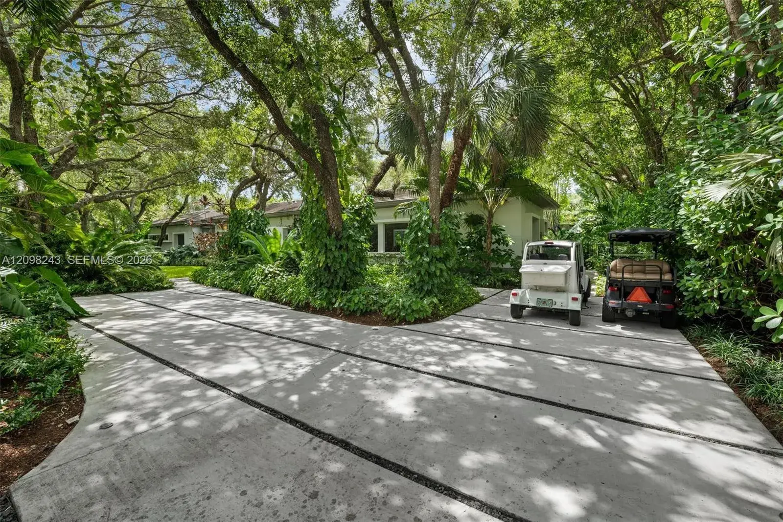 6080 SW 102nd St, Pinecrest FL 33156