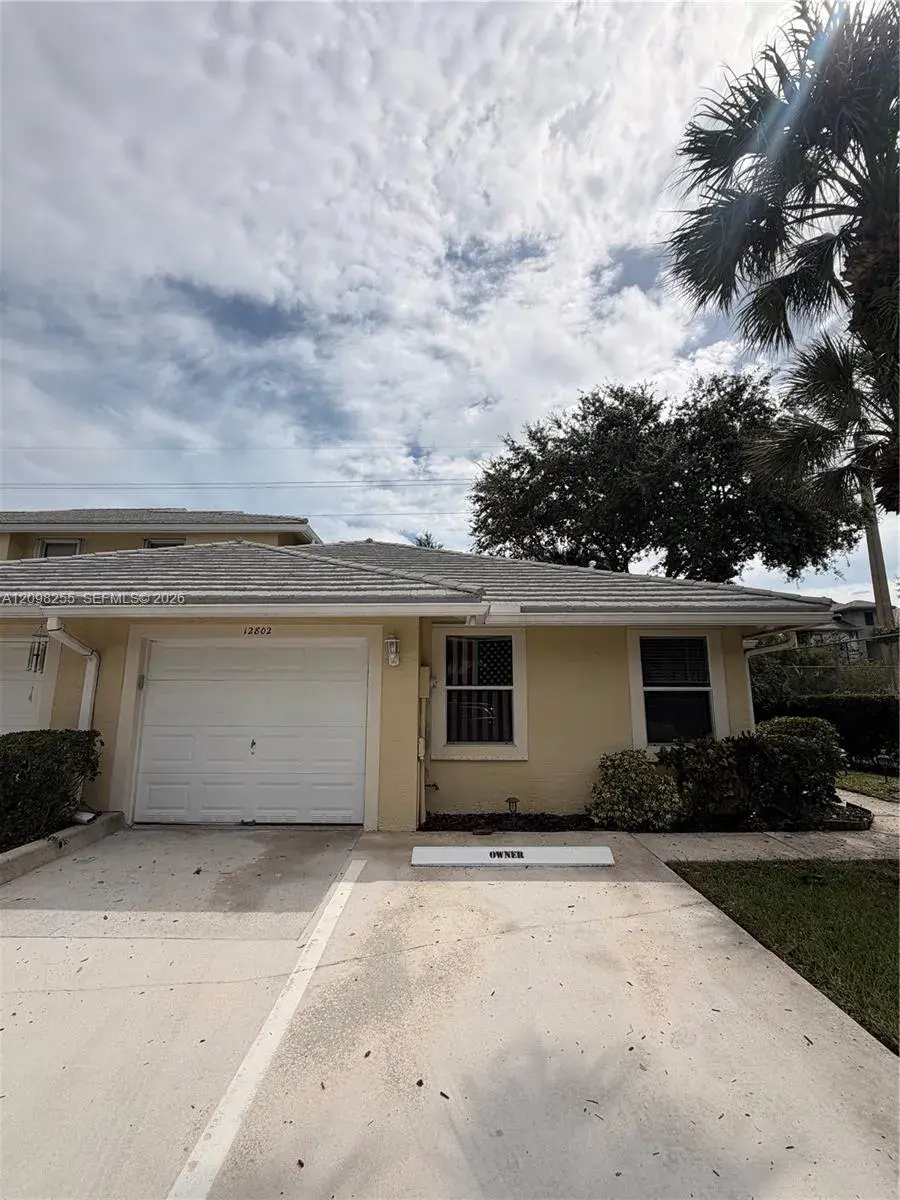 3 bedroom 2 bath Residential for sale at 12802 Woodmill Dr, Palm Beach Gardens FL 33418