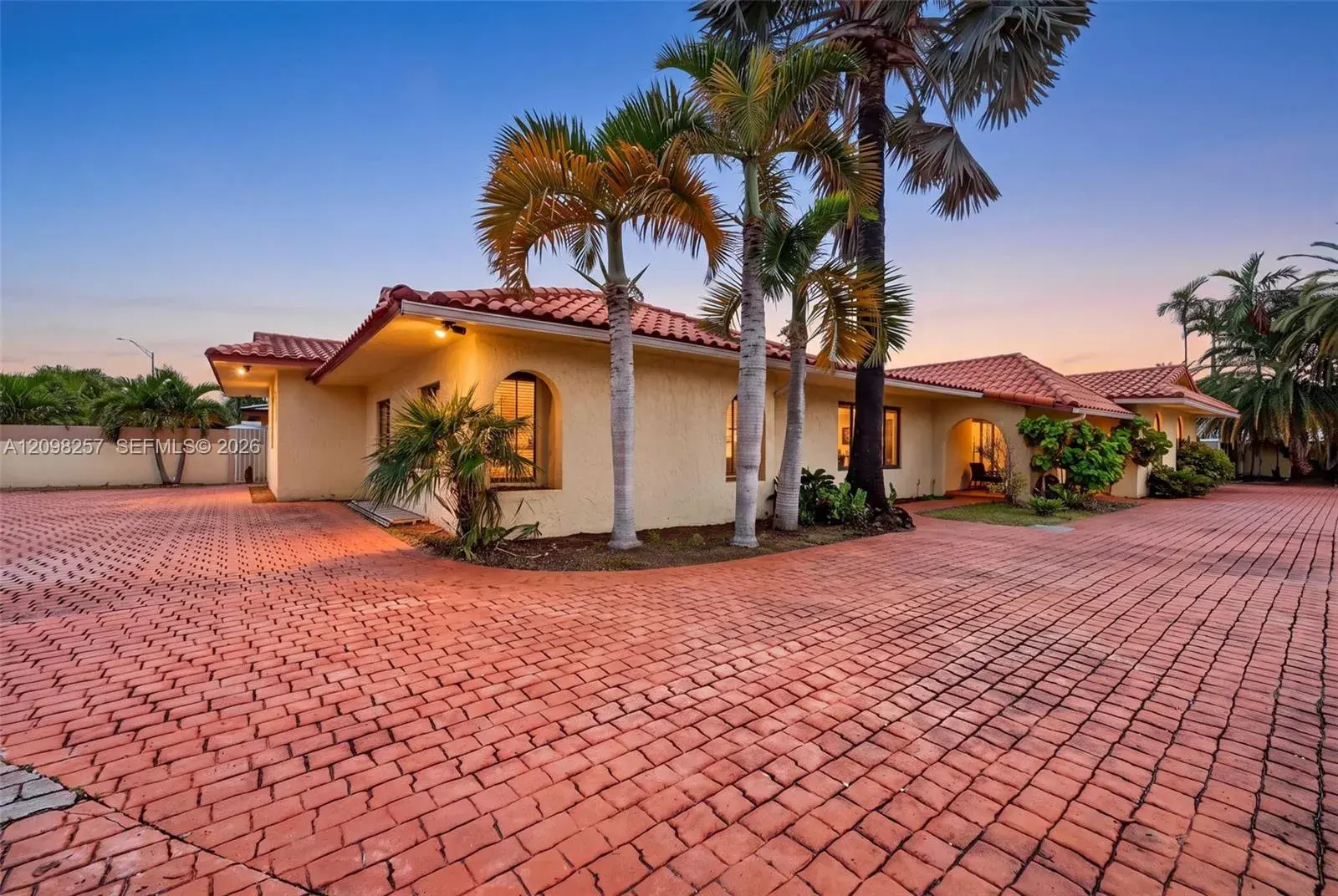 6 bedroom 4 bath Residential for sale at 5550 SW 87th Ave, Miami FL 33165