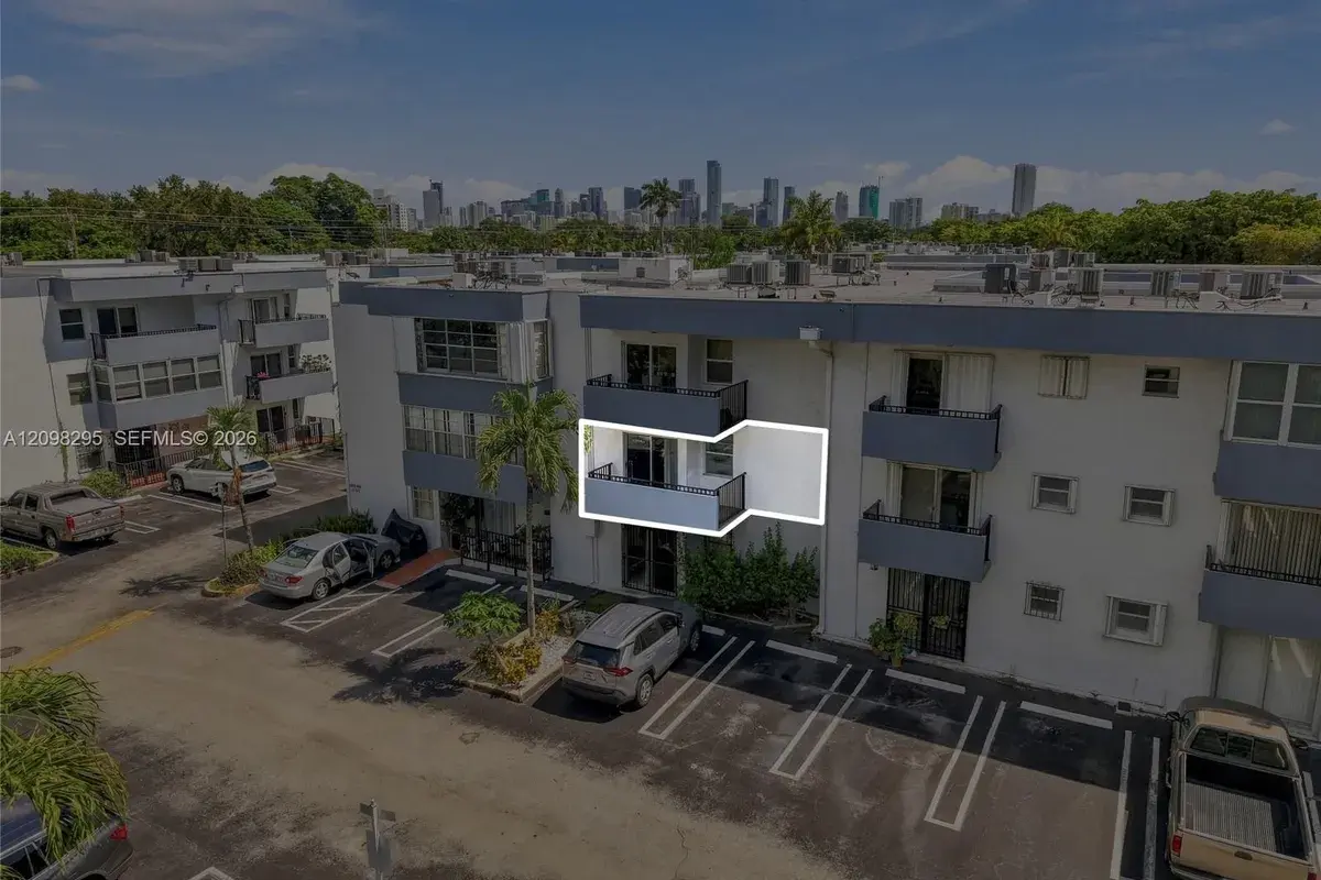 1800 SW 25th St # 2204, Miami FL 33133
