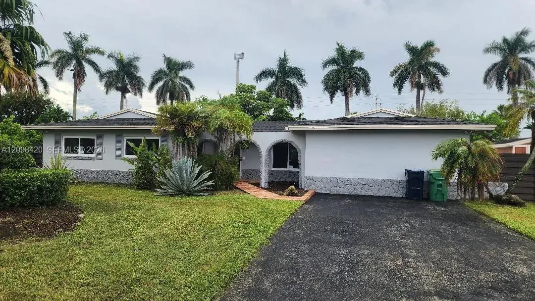 4 bedroom 3 bath Residential for sale at 8880 SW 183rd Ter, Palmetto Bay FL 33157