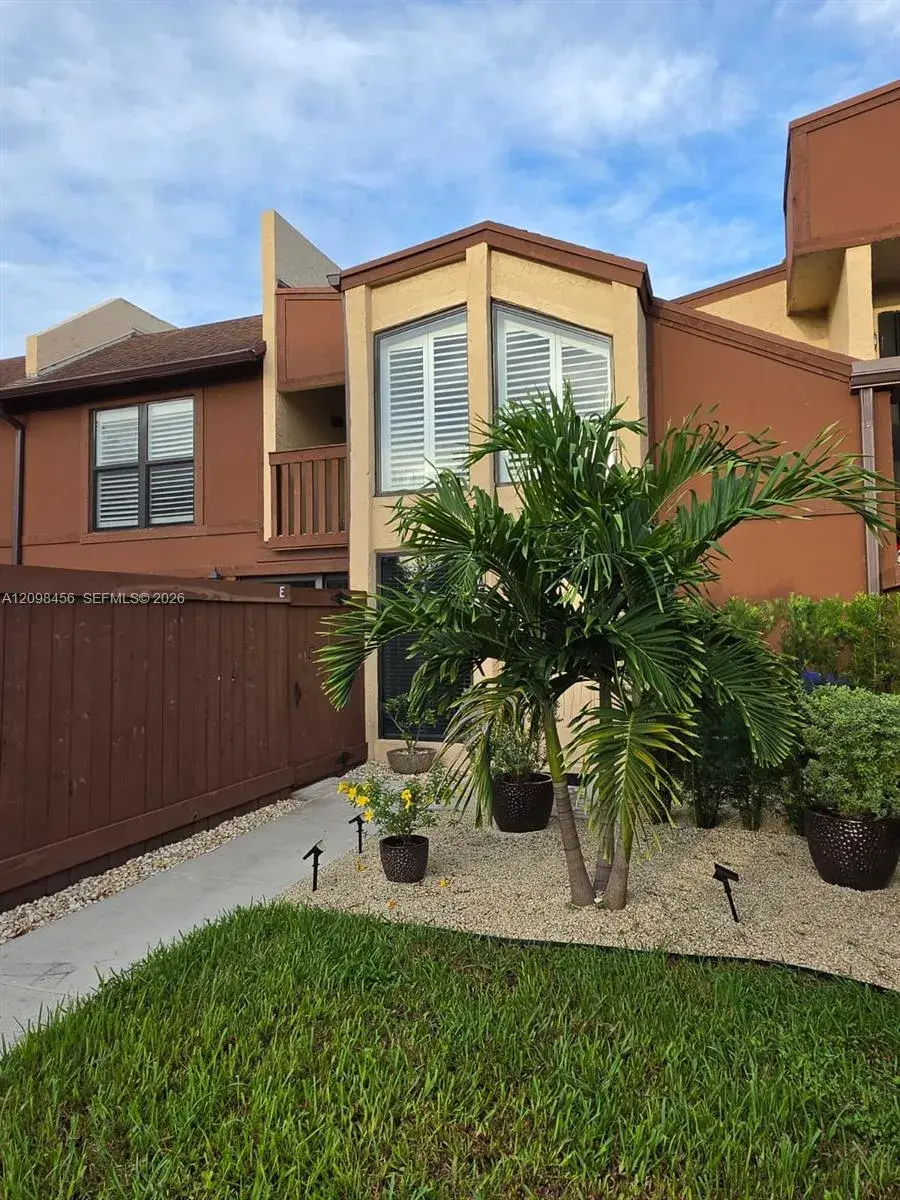 3 bedroom 2 bath Residential for sale at 6534 SW 114th Pl # F75, Miami FL 33173