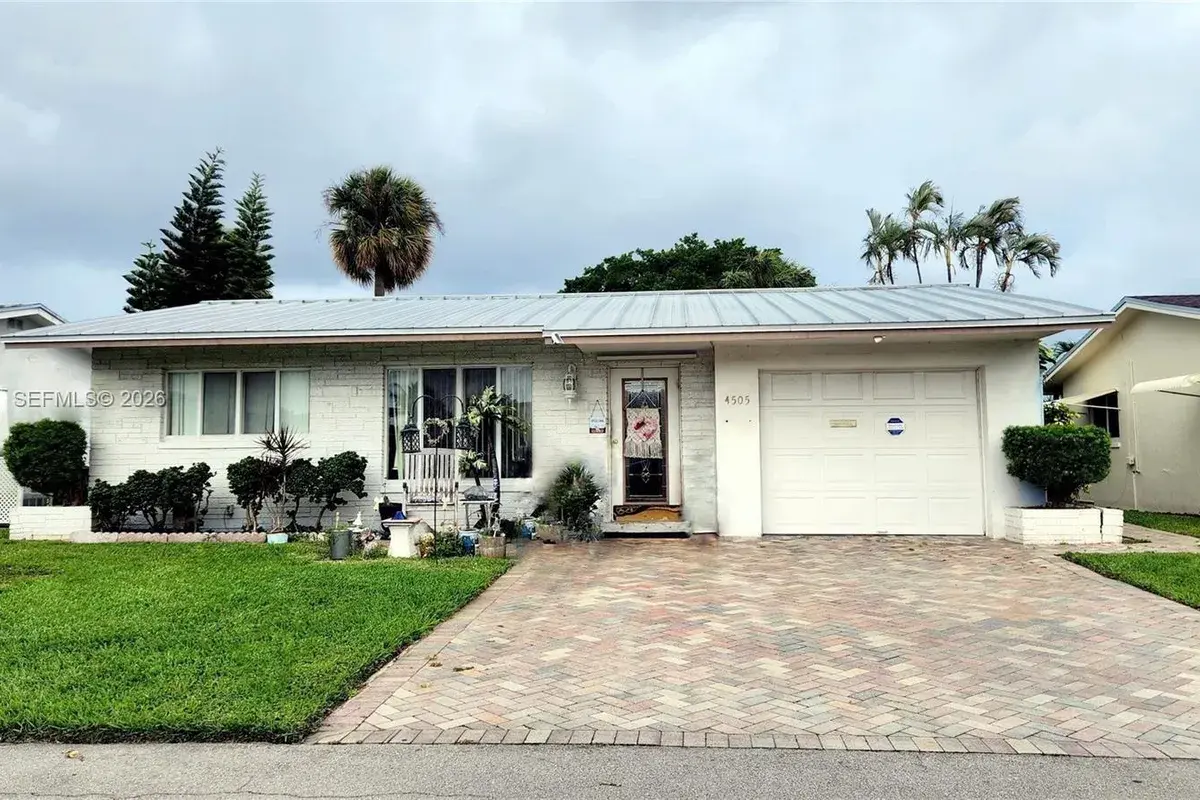 4505 NW 43rd Ter, Tamarac FL 33319
