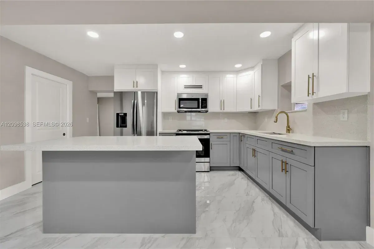 951 W 30th St, Hialeah FL 33012