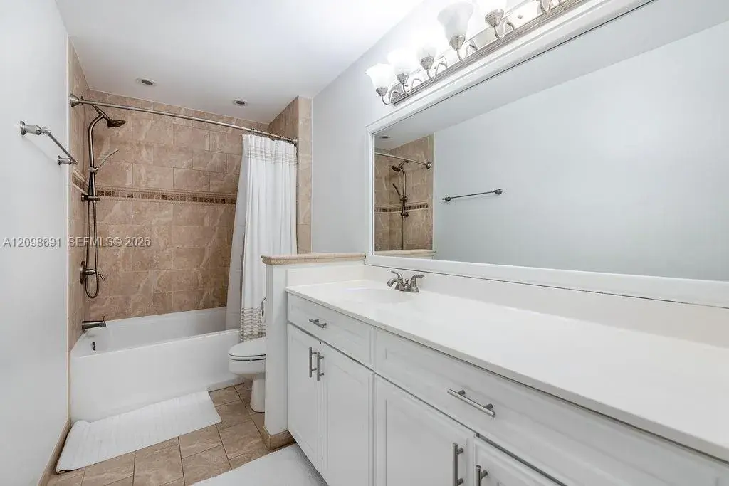 6256 Lansdowne Cir, Boynton Beach FL 33472