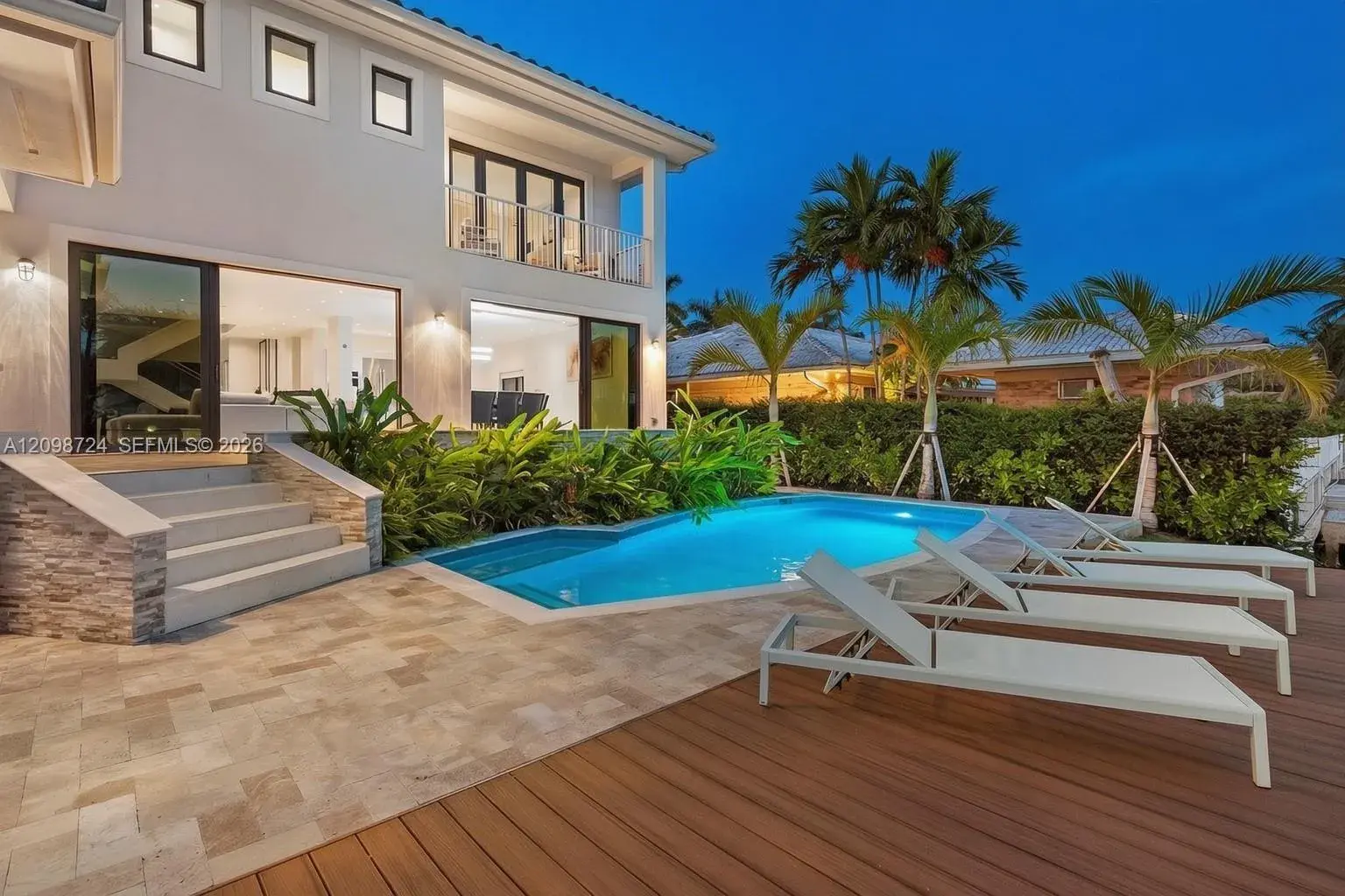 5 bedroom 5 bath Residential for sale at 850 Washington St, Hollywood FL 33019