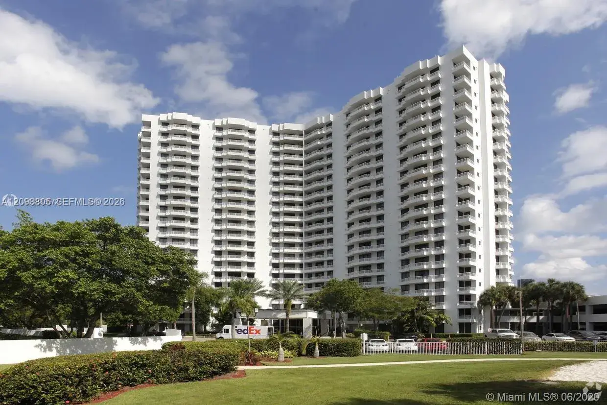 2 bedroom 2 bath Residential for sale at 3300 NE 191st St # 1801, Aventura FL 33180