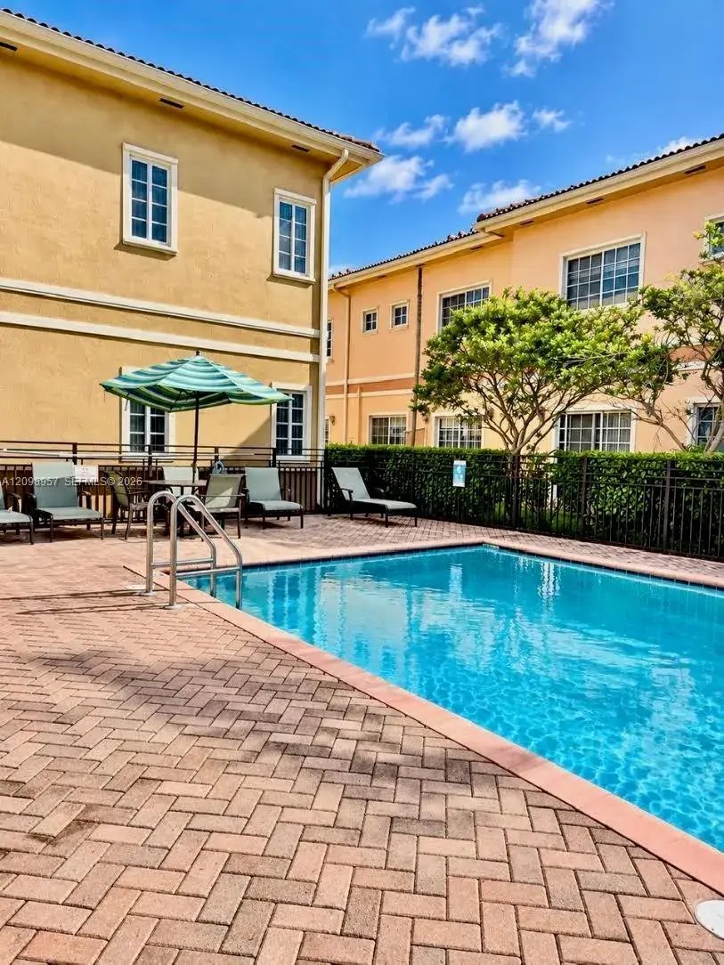 3200 Stirling Rd # F6, Hollywood FL 33021