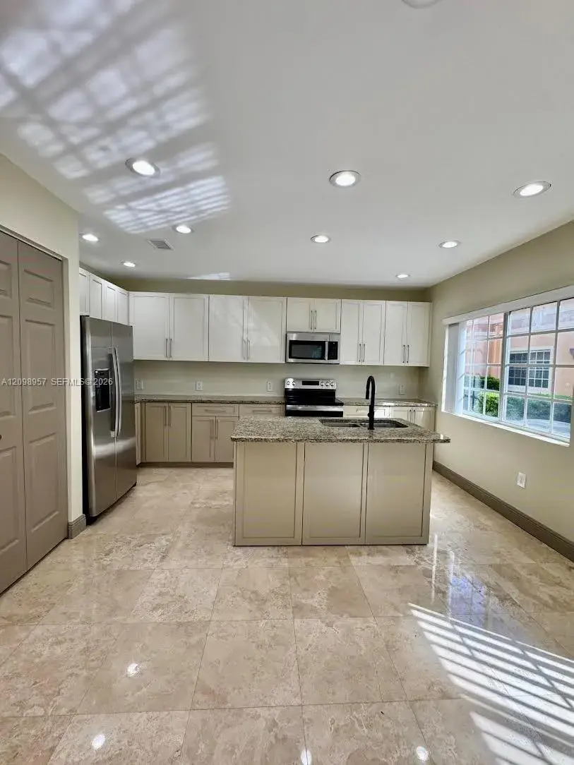 3200 Stirling Rd # F6, Hollywood FL 33021