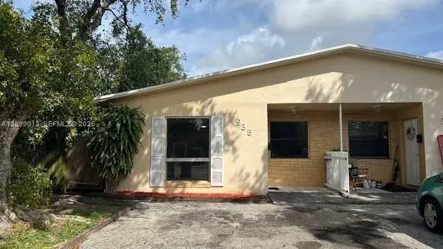 3 bedroom 2 bath Residential Lease for rent at 935 SW 16th St # 2, Fort Lauderdale FL 33315