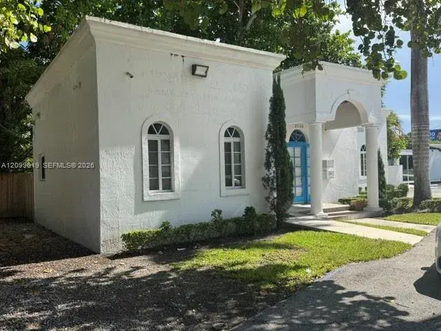 Commercial Sale for sale at 2520 S Dixie Hwy, Miami FL 33133