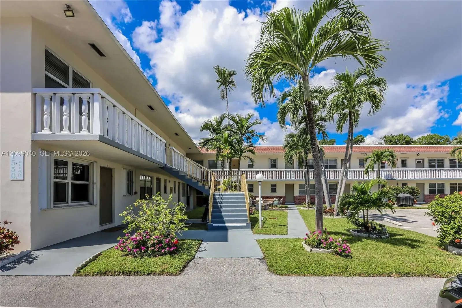 1 bedroom 1 bath Residential for sale at 1550 N 12th Ct # 1A, Hollywood FL 33019