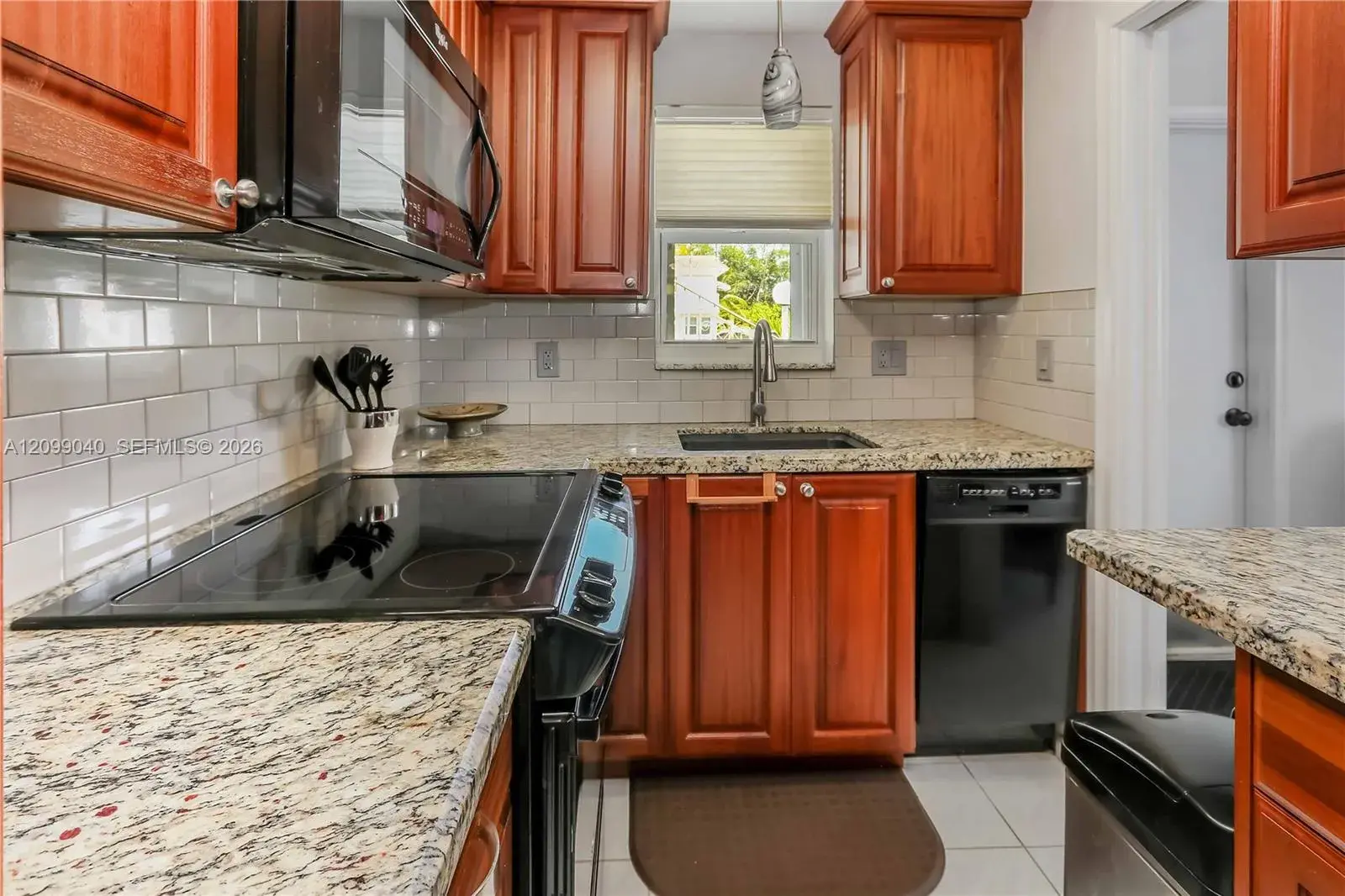 1550 N 12th Ct # 1A, Hollywood FL 33019