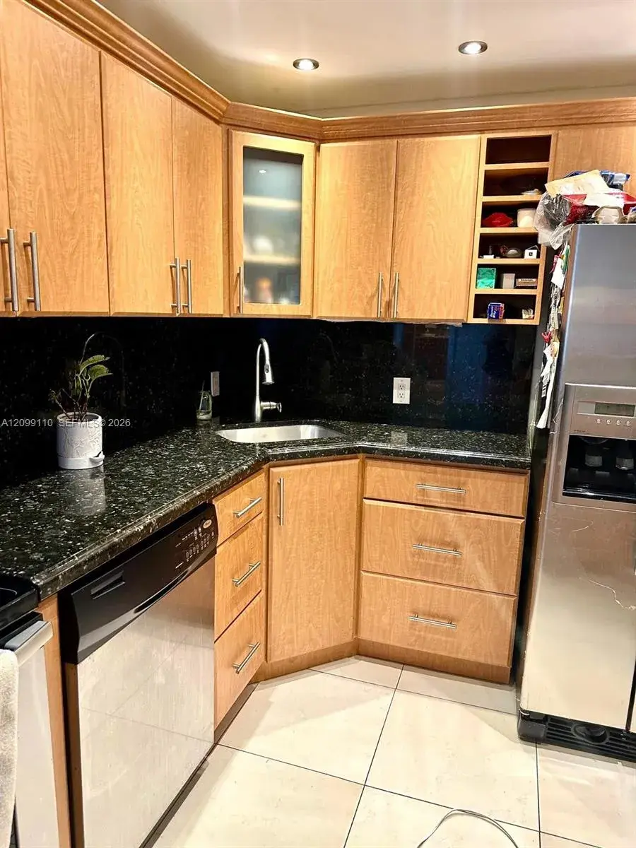 2 bedroom 2 bath Residential Lease for rent at 3675 N Country Club Dr # 1504, Aventura FL 33180